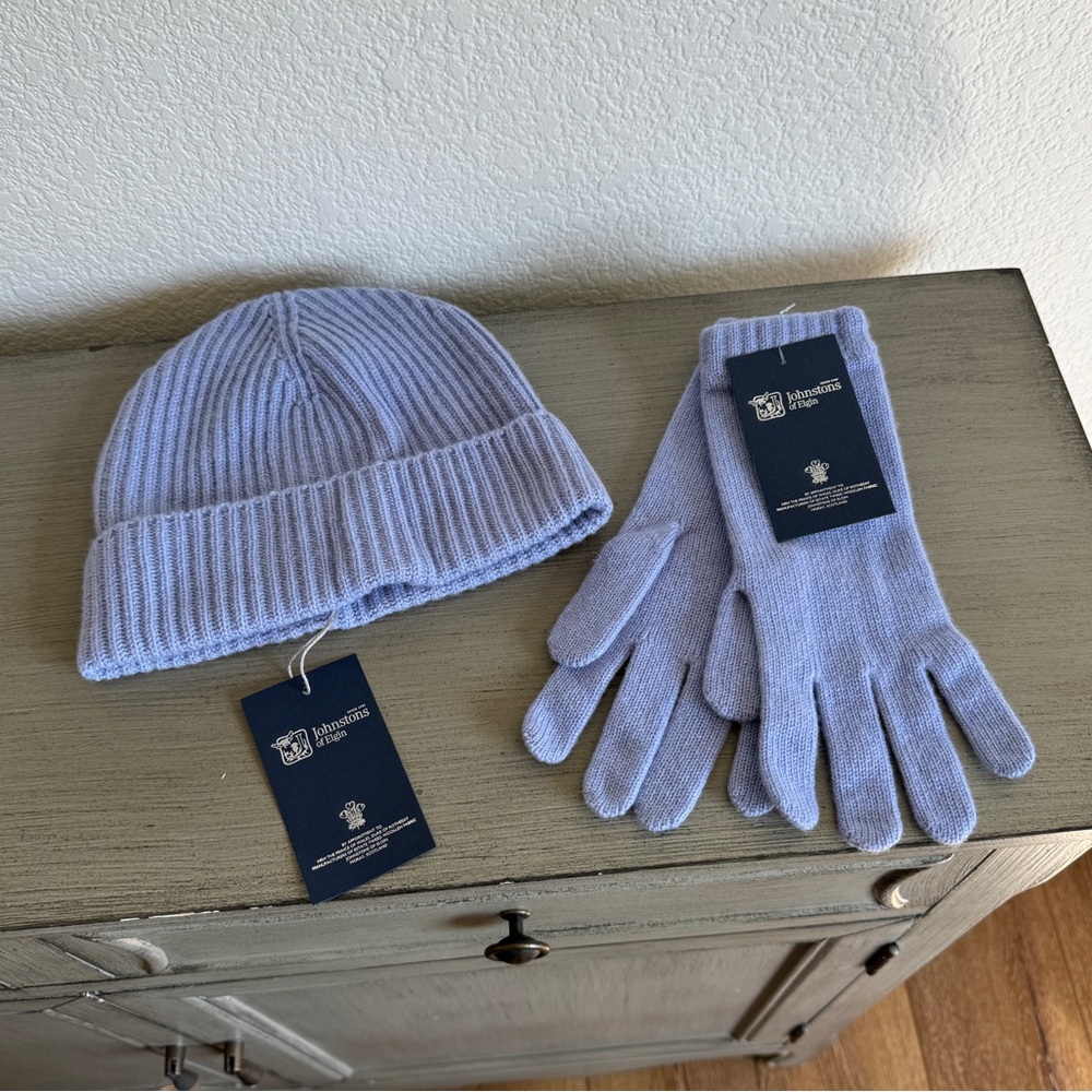 Johnstons of Elgin Lavender Cashmere Beanie and Gloves Set